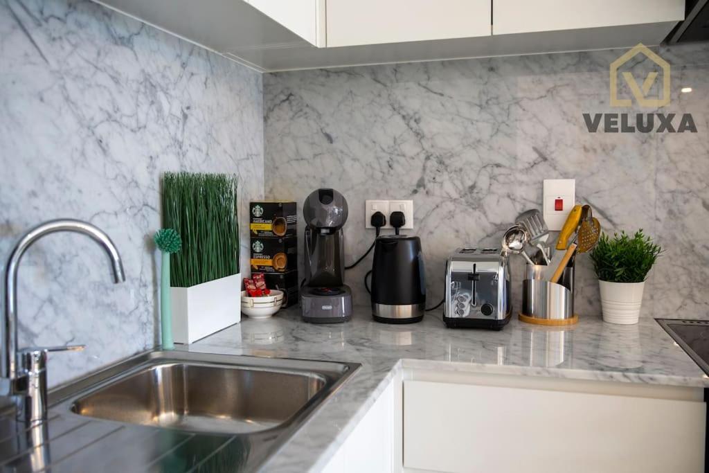 Veluxa - Luxury And Bright 1 Bedroom Apartment, Burj View! Dubai Exterior foto