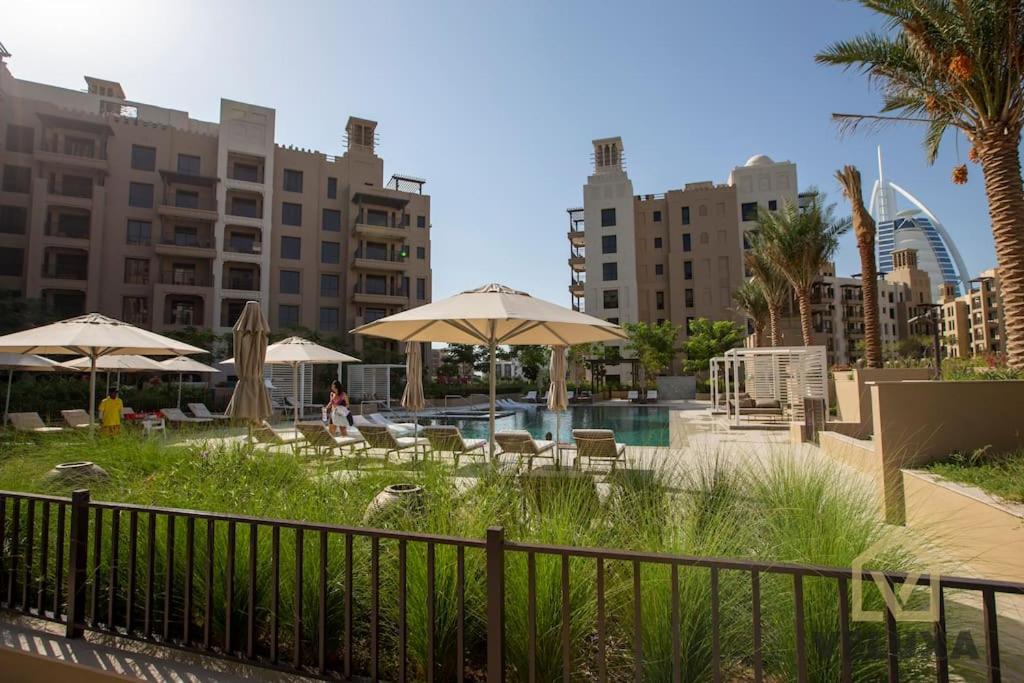 Veluxa - Luxury And Bright 1 Bedroom Apartment, Burj View! Dubai Exterior foto